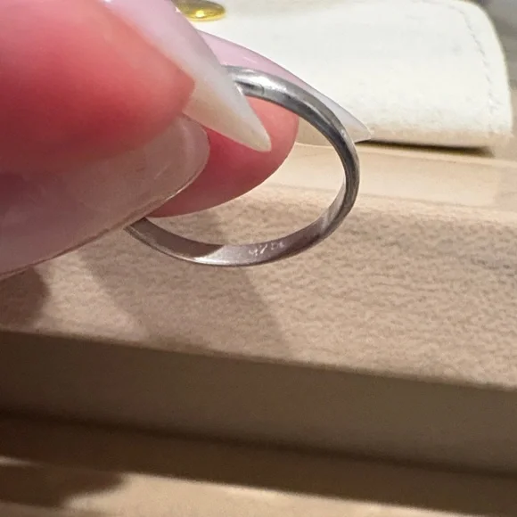 Sterling Silver stacking size 5 ring - Picture 4 of 5